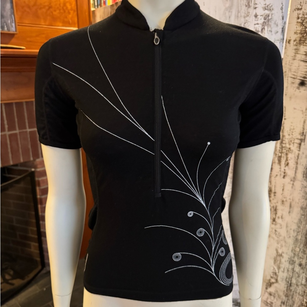 Rare! Never worn. Icebreaker bike jersey. Amazing detail. Perfect condition.